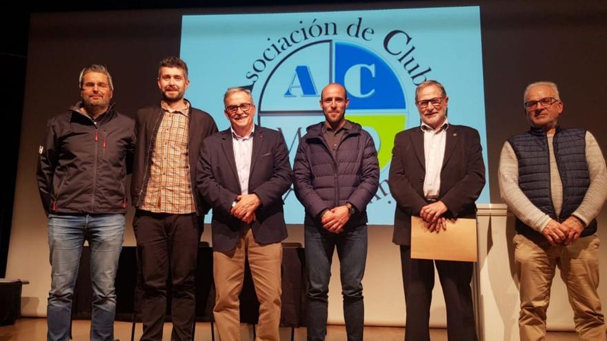 Por la izquierda, Juan Lana (BVM), Jesús García (Racing) Aníbal Vázquez (Alcalde), Saúl Martín (concejal de  Deportes), Luis María García (Caudal) y Mario Gómes (Patín Mieres).