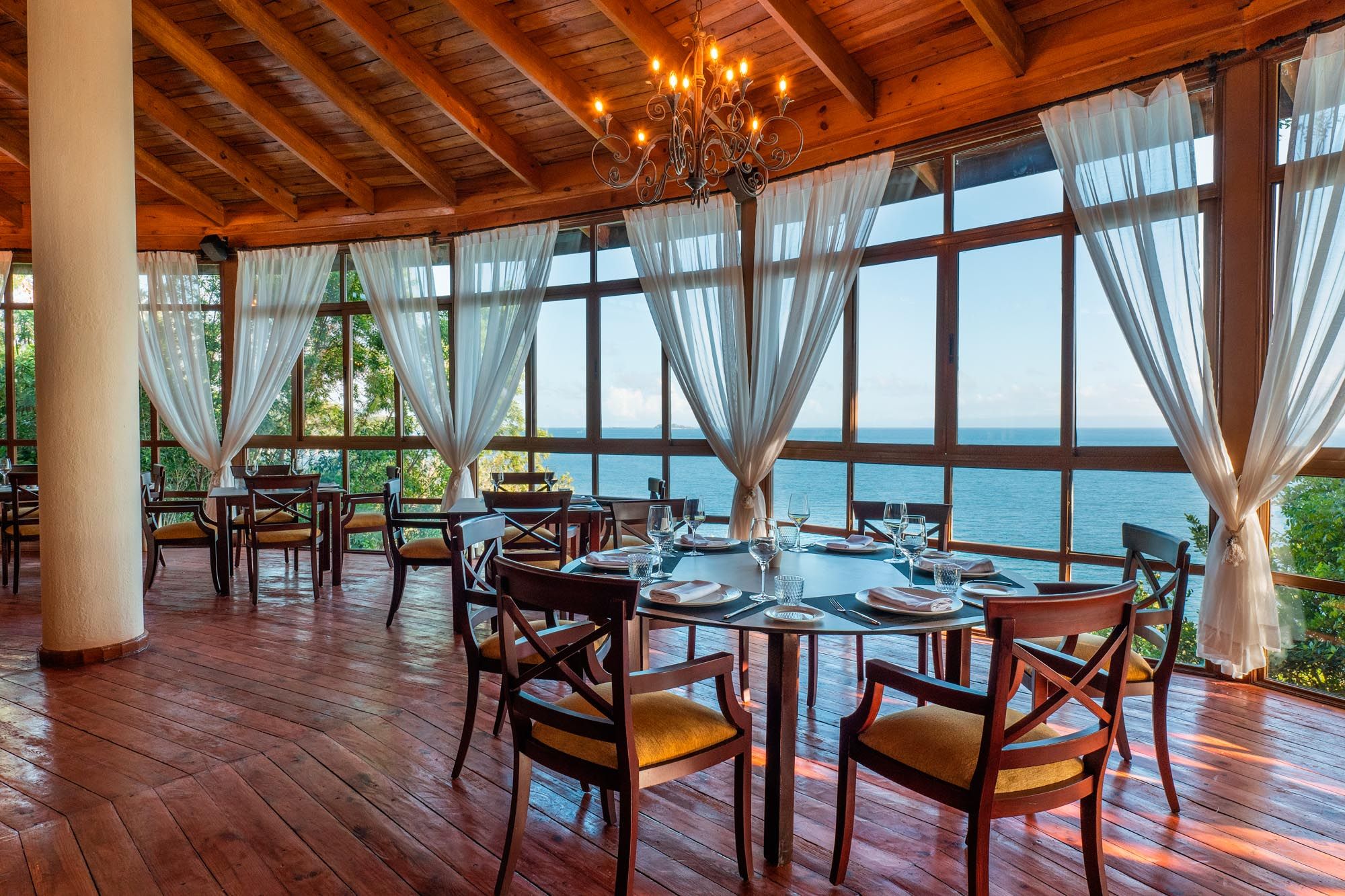 Los restaurantes son lo mismo que el hotel: un sueño.