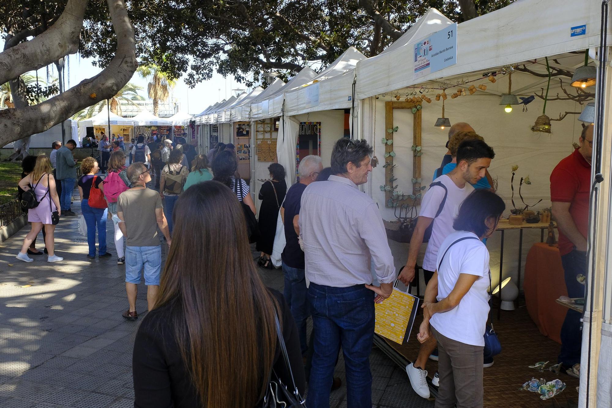 Feria de artesanía en el parque de San Telmo