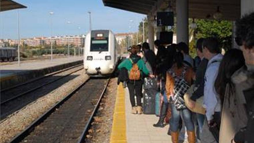 43.000 plazas más de tren en el Puente de la Constitución