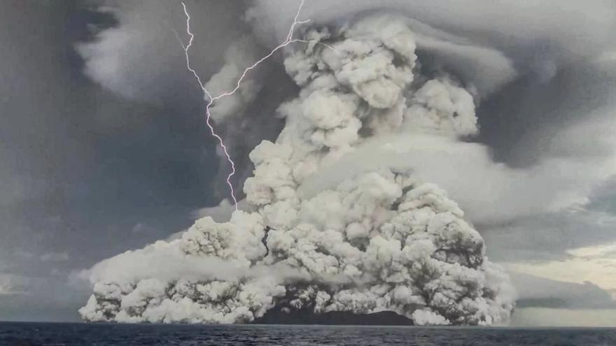 El volcán de Tonga liberó 50 millones de toneladas de vapor que podrían calentar aún más a la Tierra