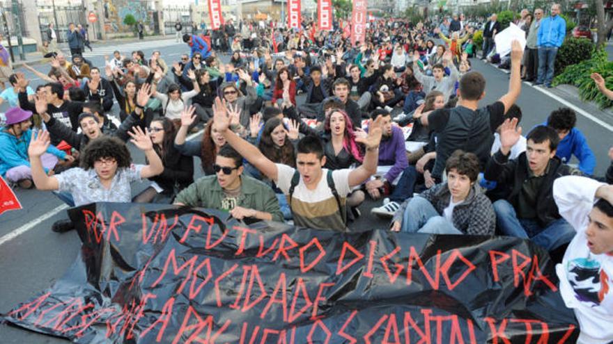 Alumnos y profesores de la UDC saldrán a la calle este jueves contra los recortes