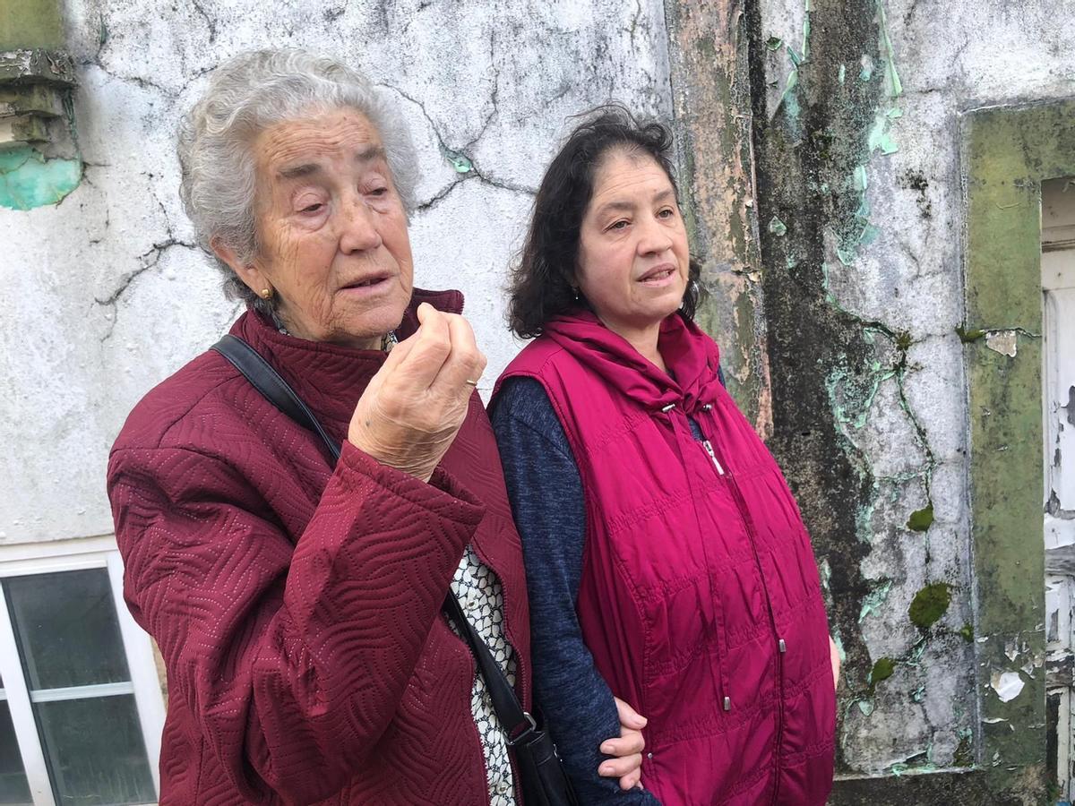 Manuela Sampedro y Yolanda Chaves, vecinas de Palmeira.