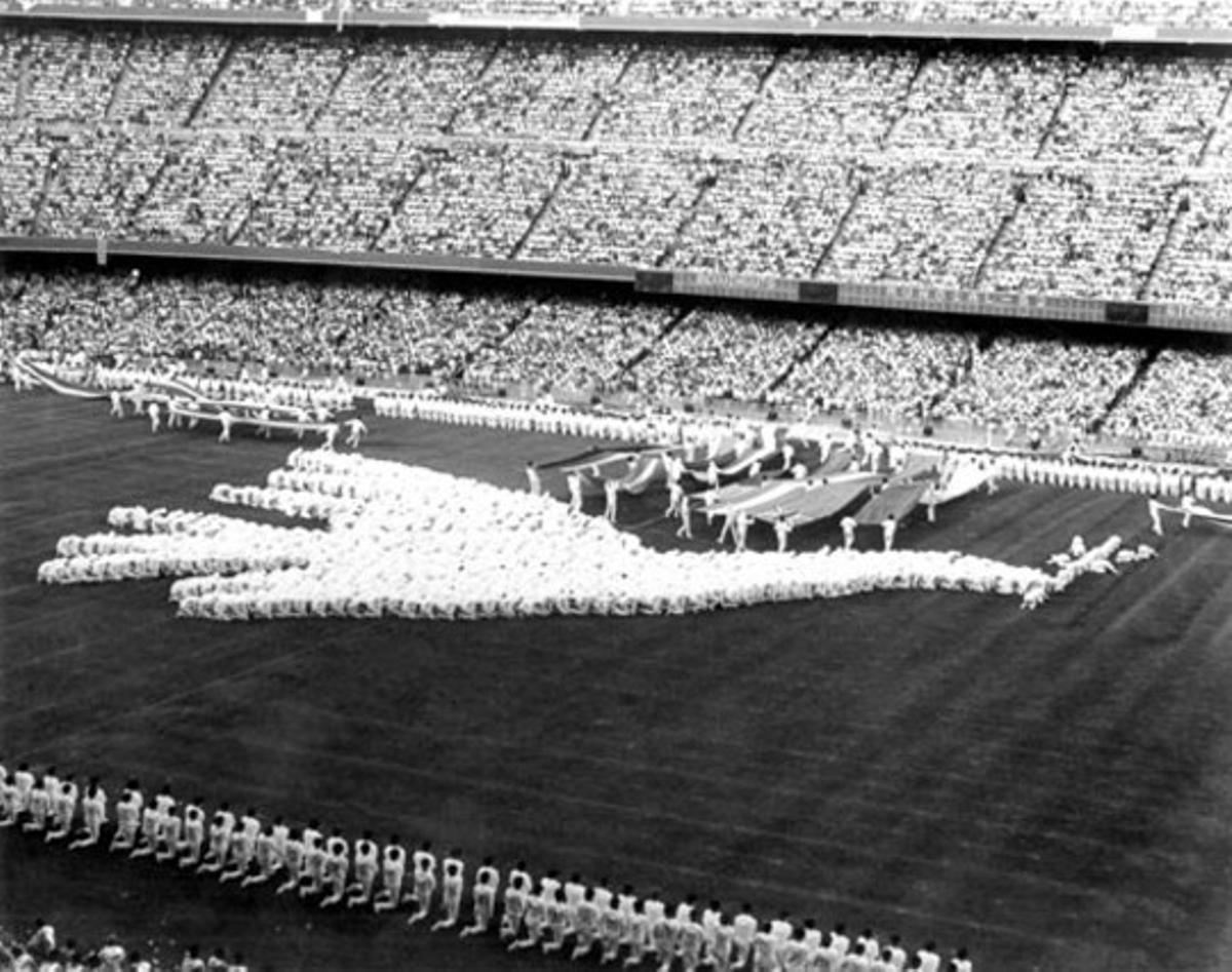 Festejos de la inauguración del Mundial de 1982, en Barcelona. Aunque jugara en casa, España logró tan solo el 12º puesto, ganando únicamente uno de los partidos disputados.