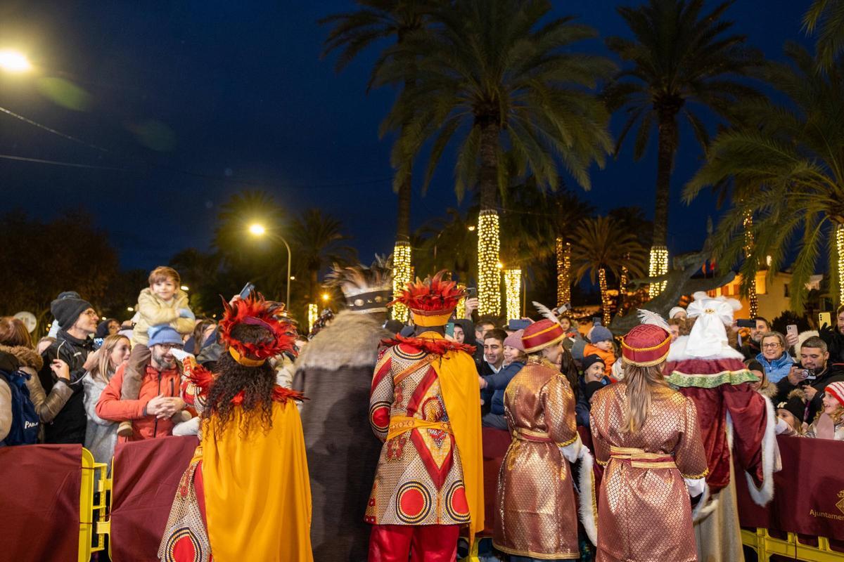 FOTOS | La ilusión echa a andar en Palma con la llegada de los Reyes Magos