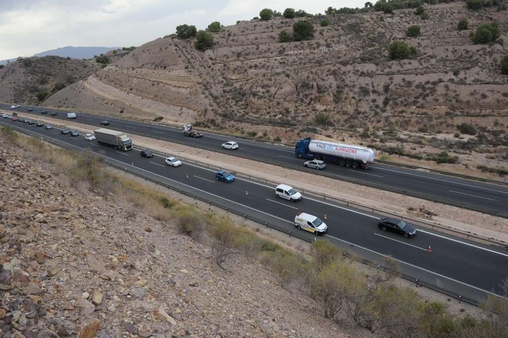 Atascos kilométricos tras el accidente de una furgoneta en la A7