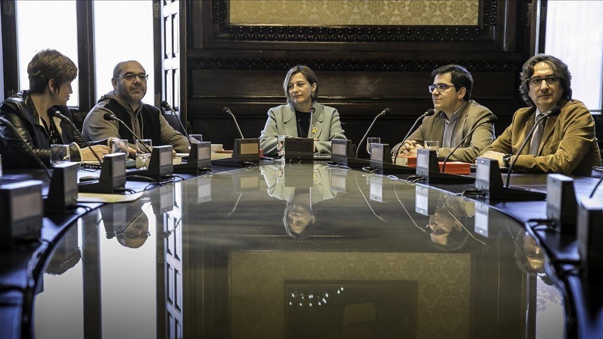 Carme Forcadell durante la reunion de la Mesa de la Diputacio Permanent