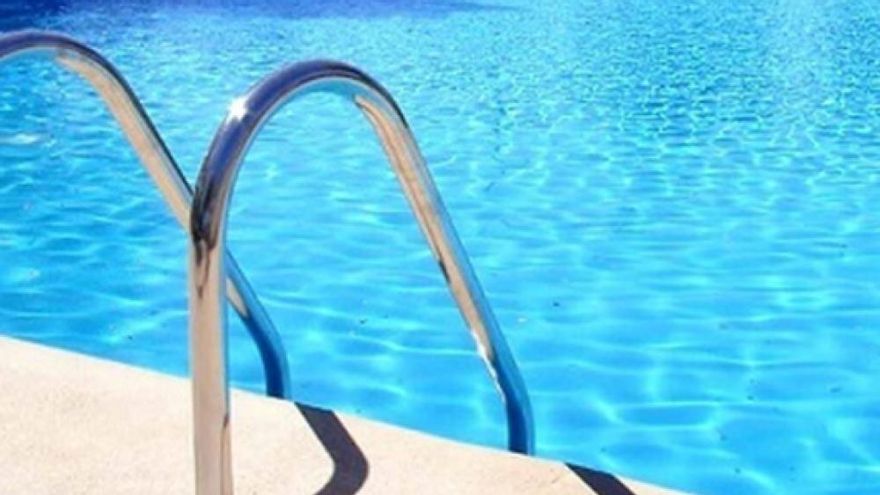 Salvan la vida a una niña de 10 años de morir ahogada en una piscina de Fuerteventura