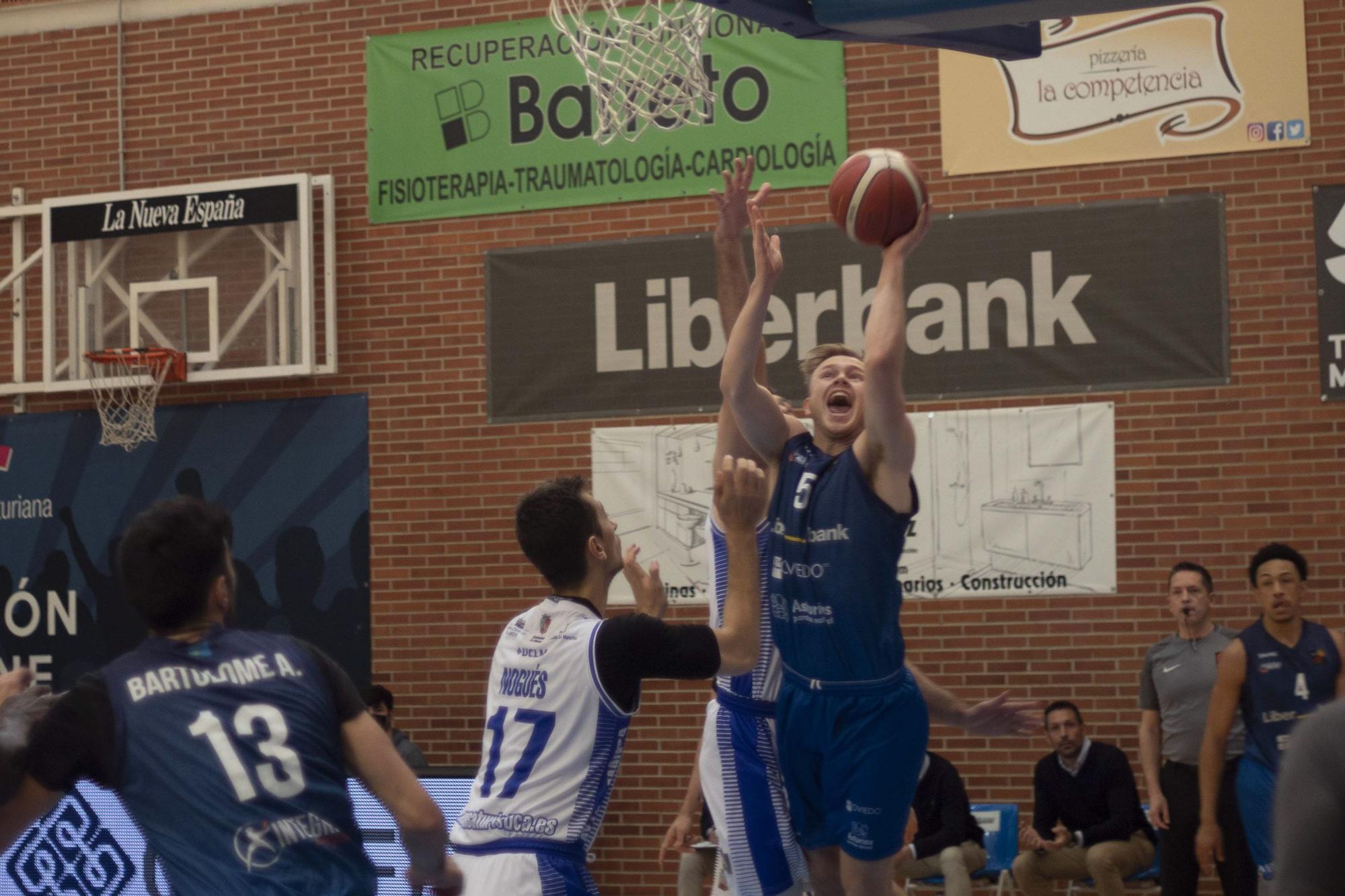 Las imágenes de la victoria del Liberbank Oviedo Baloncesto ante el Almansa que vale la clasificación para el play-off de ascenso a la ACB