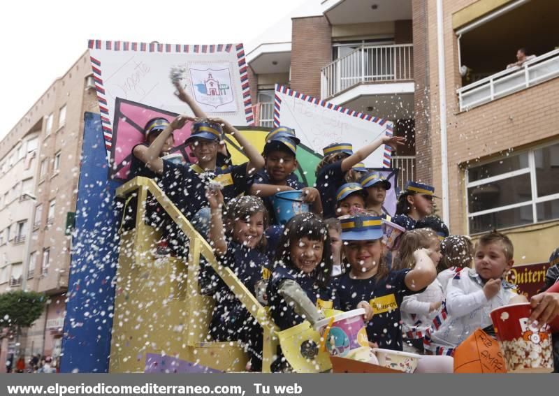 Almassora se llena de fiesta con la cabalgata