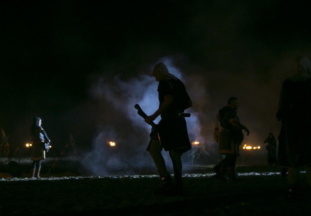 Un espectacular Desembarco al alba da inicio a los Moros y Cristianos en El Campello