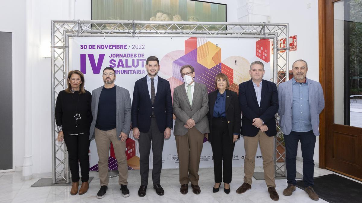 Autoridades y participantes en la jornada de salud de Gandia, entre ellos el alcalde Prieto y el conseller Mínguez.