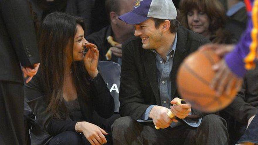 Ashton Kutcher y Mila Kunis esperan su primer hijo
