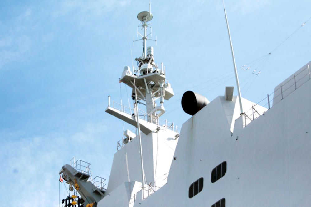 Buque de la Armada Juan Carlos I en la Marina de València