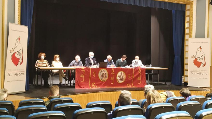 La asamblea de la Resurrección ayer en el teatro del Seminario