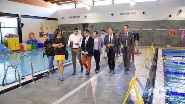 Bernal, Espejo y Fernández, en la nueva piscina de Marbella.