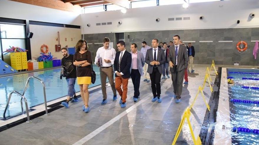 Bernal, Espejo y Fernández, en la nueva piscina de Marbella.