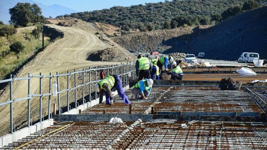 Adif licita dos nuevos proyectos de obras del AVE extremeño por 98,6 millones