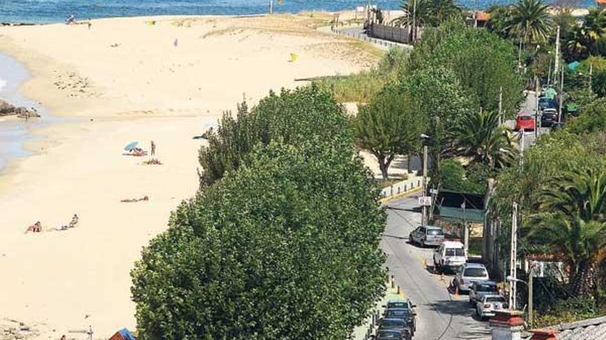 Una vista de la zona en donde se ejecutará el nuevo paseo que une las playas de Agrelo y Portomaior.  // Gonzalo Núñez