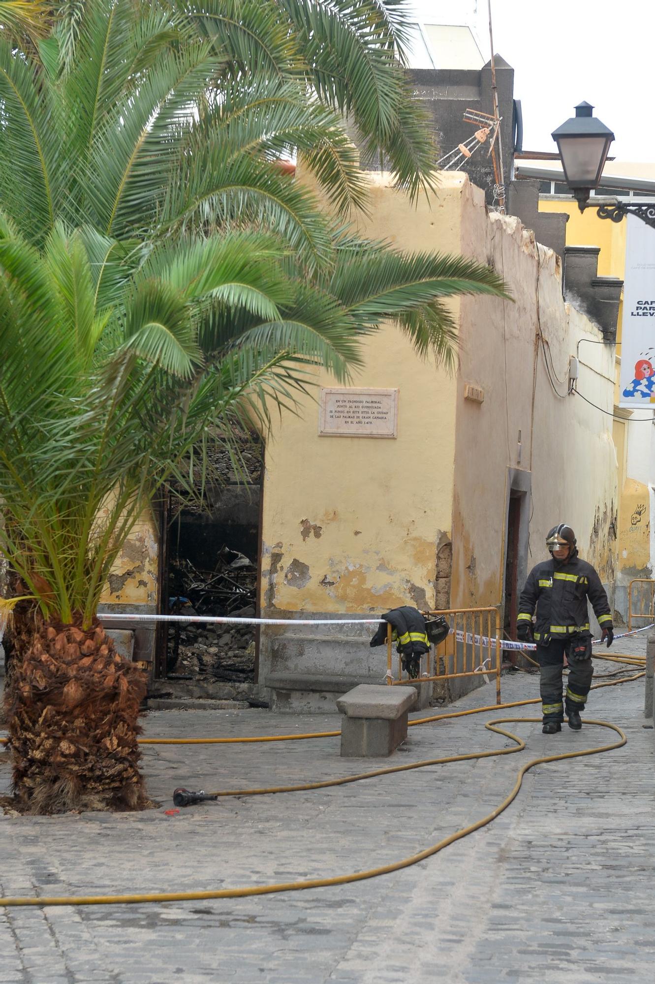 Casa antigua incendiada en Vegueta