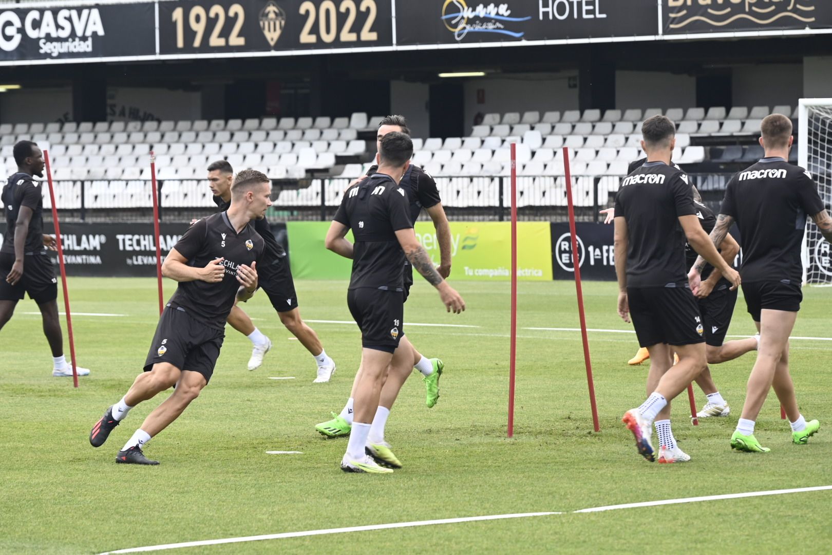 Galería de fotos: La afición lleva en volandas al CD Castellón