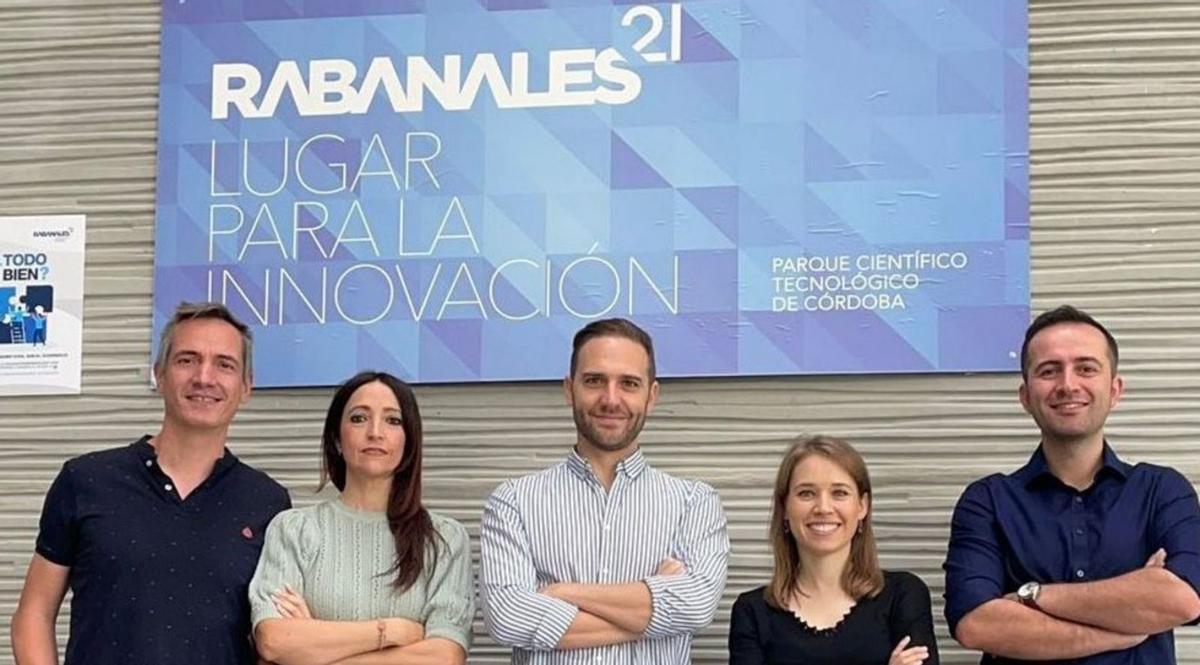 Cobiomic 8 Sus integrantes: Julio Martínez, Nuria Barbarroja, Carlos Pérez, Clementina López y Yas Hanaee.