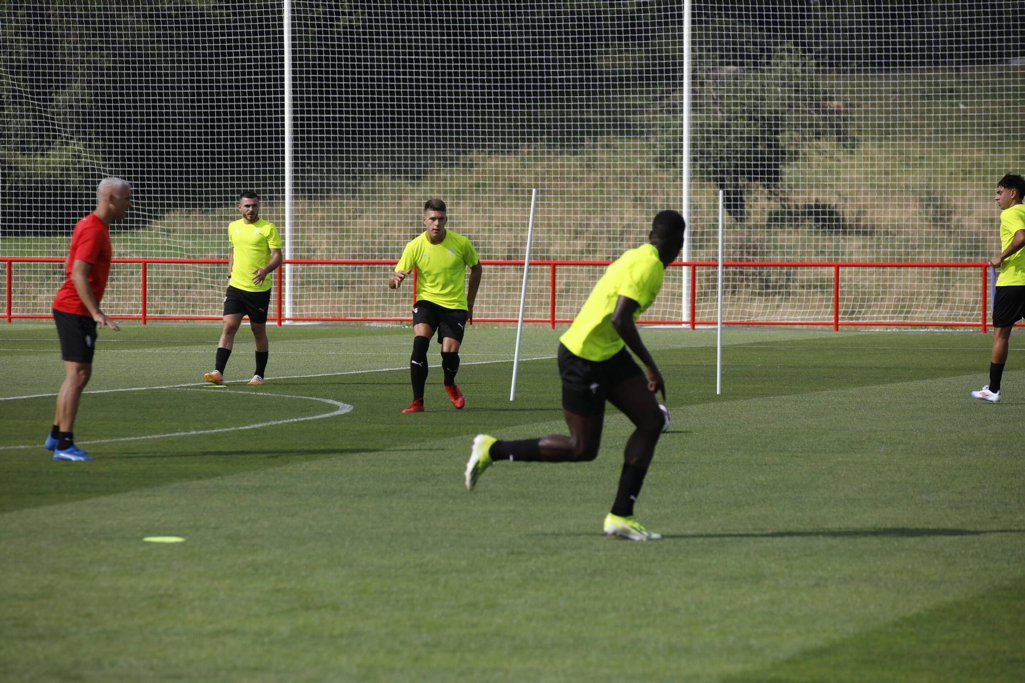 Así fue el primer entrenamiento de la era Albés en el Sporting (en imágenes)