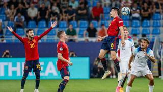 España cae por un gol de rebote y tras fallar un penalti en tiempo añadido