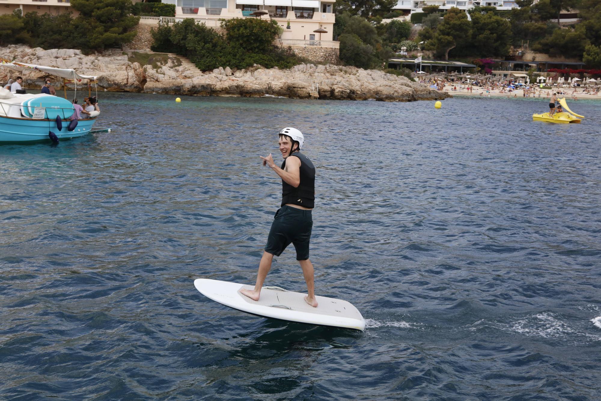 Mit dem E-Boot und dem elektrischen Surfbrett vor Mallorca unterwegs