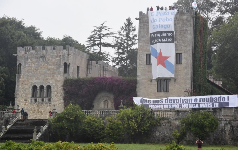 Militantes del BNG ocupan el pazo de Meirás (Sada)