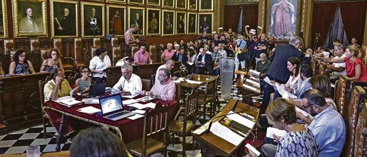 Panorámica de la Sala de plenos actualmente. En el primer consistorio había poca representación ciudadana, ya que el 80% de los regidores eran nobles.