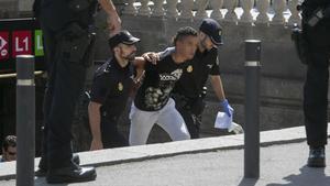 zentauroepp49782493 barcelona 06 08 2019  redada policial de mossos   guardia ur190909103413
