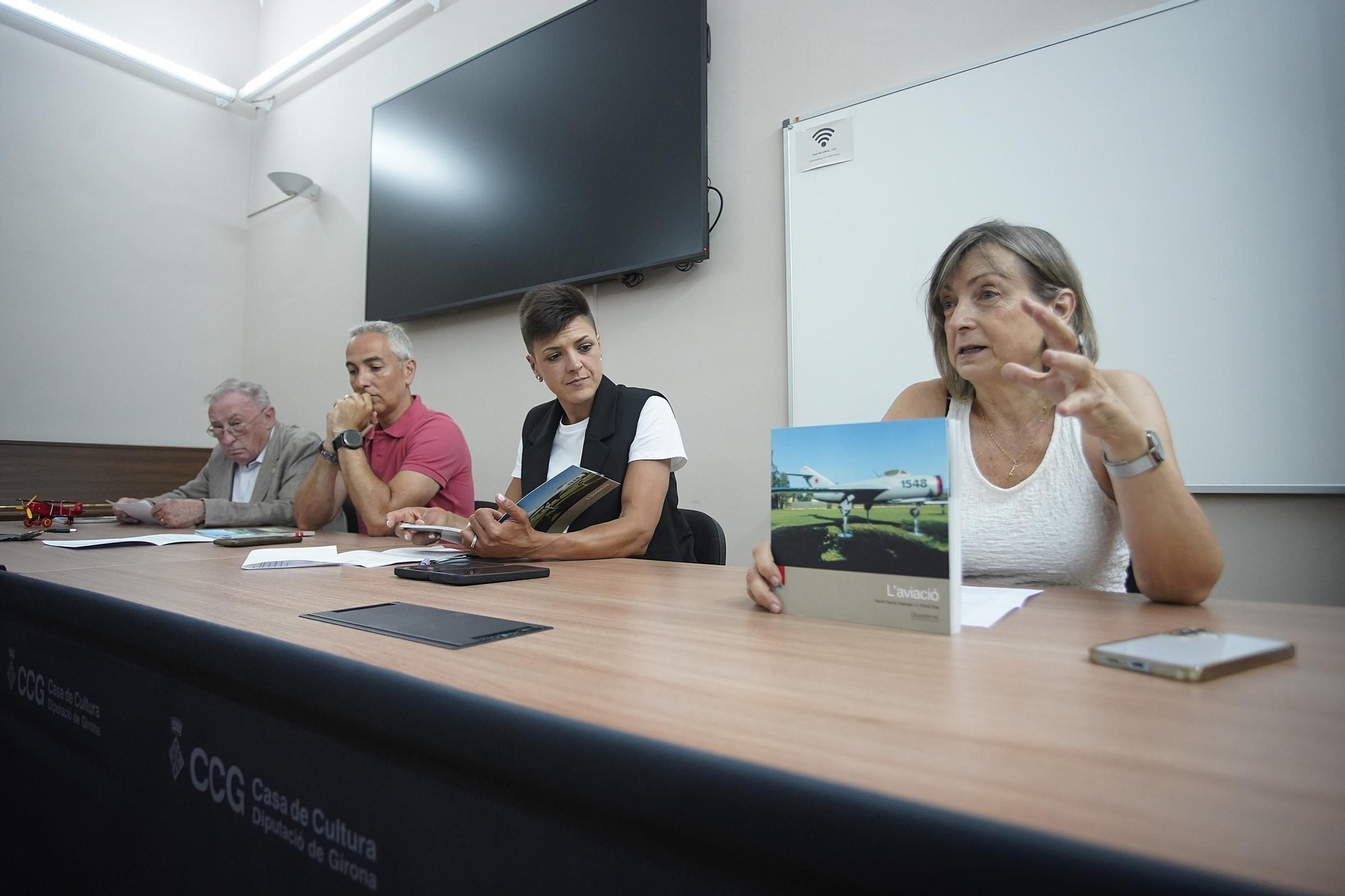 Les fotos de la presentació del llibre "L’aviació", un nou volum dels "Quaderns de la Revista de Girona"