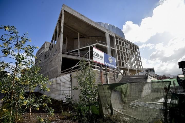 EDIFICIO A MEDIO HACER DEL PALACIO DE ...