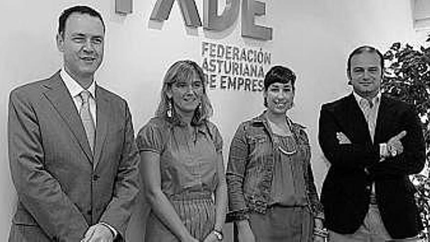 Alberto González (secretario de la FADE), María Benavides, Sara Pascual y Alejandro Martínez.