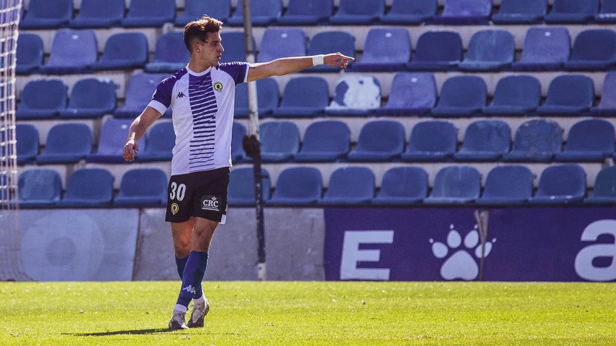 El centrocampista del Hércules Pedro Torres durante un partido de esta temporada en el Rico Pérez.