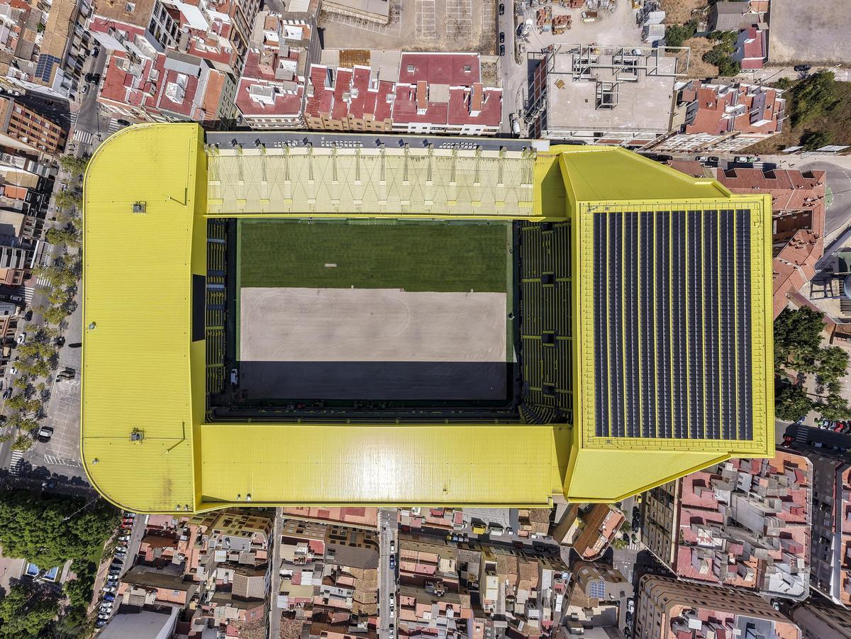 El Villarreal CF ha iniciado estas semana la instalación del nuevo césped del Estadio de la Cerámica.