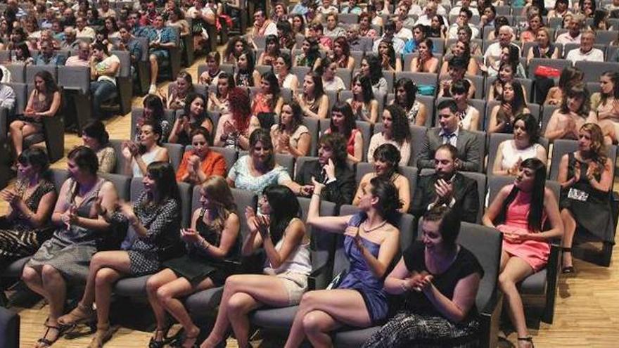 El alumnado de Ciencias da Educación, ayer en el Auditorio.