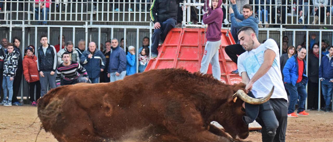 Óscar Traquela dejó detalles de calidad con impresionantes quiebros al nº 5, que fue el mejor en Moncada.