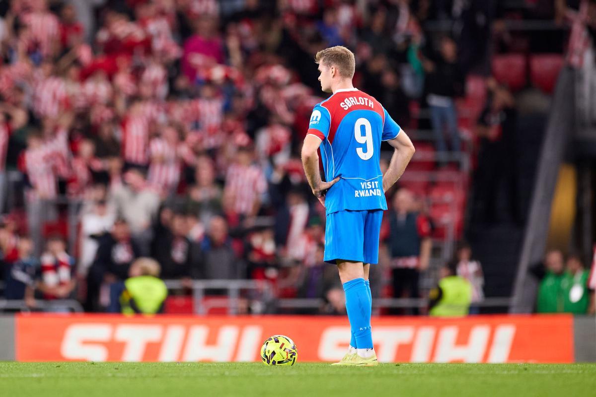 Alexander Sorloth of Atletico de Madrid reacts during the LaLiga EA Sports match between Athletic Club and Atletico de Madrid at San Mames on December 6, 2025, in Bilbao, Spain. AFP7 06/12/2025 ONLY FOR USE IN SPAIN. Ricardo Larreina / AFP7 / Europa Press;2025;SPAIN;SPORT;ZSPORT;SOCCER;ZSOCCER;Athletic Club v Atletico de Madrid - LaLiga EA Sports;