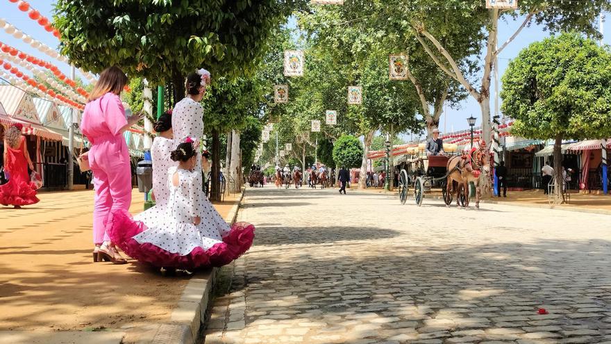 Un jueves de Feria vacío aviva el debate de la vuelta al &#039;Lunes de Pescaíto&#039; que podrán decidir 600.000 sevillanos