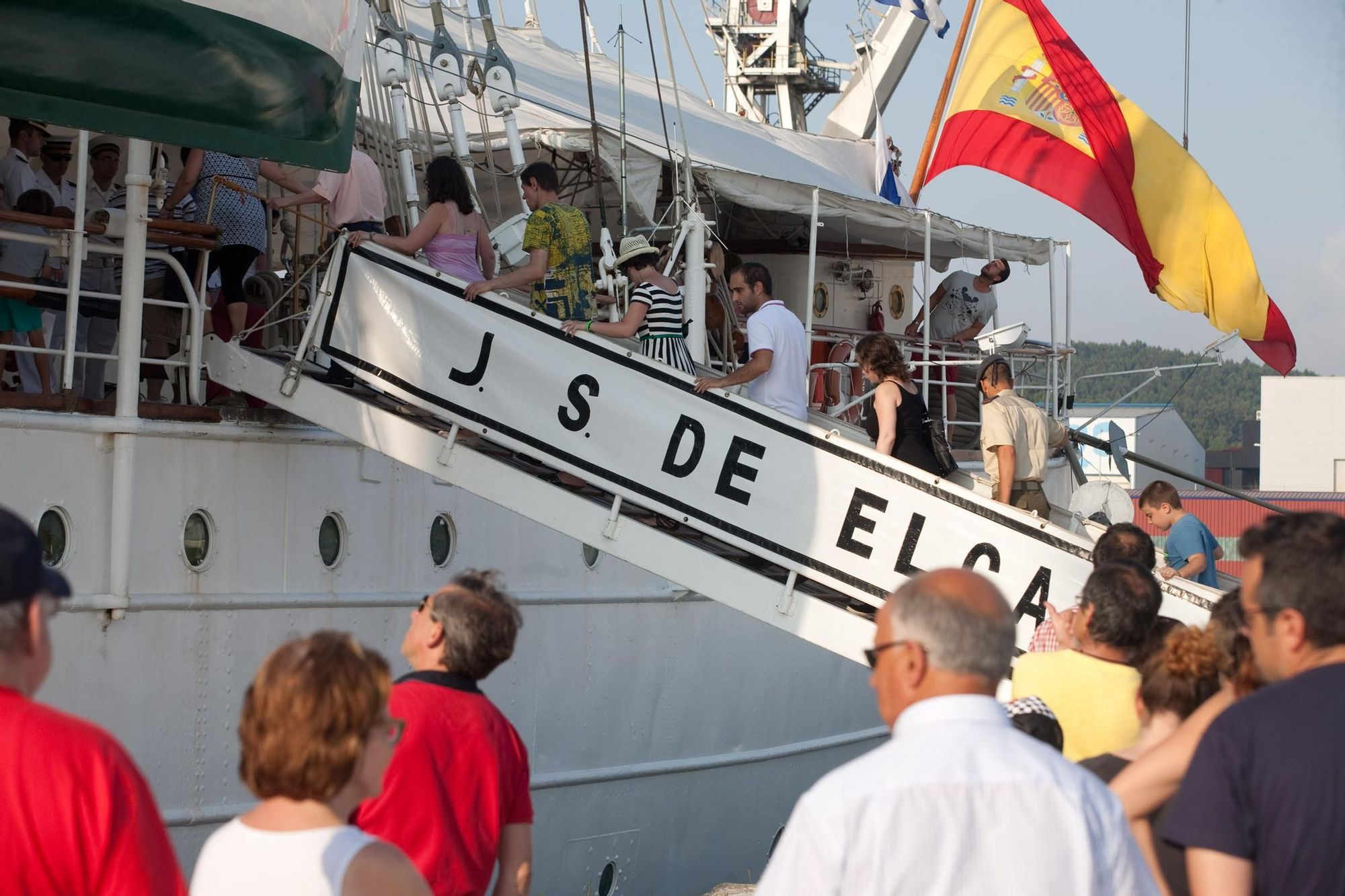 En imágenes: Así fue la última visita del Juan Sebastián Elcano a Asturias, en 2013 y a Avilés