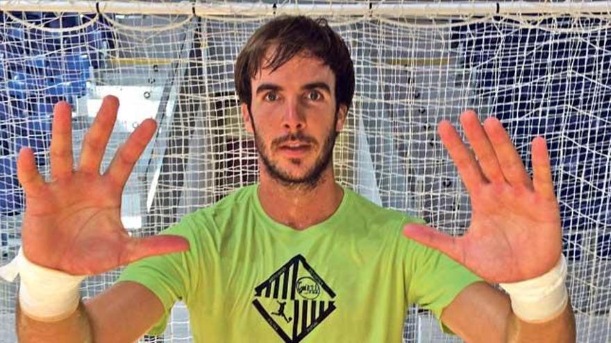 Carlos Barrón, portero del Palma Futsal, posa en el Palau d´Esports de Son Moix.