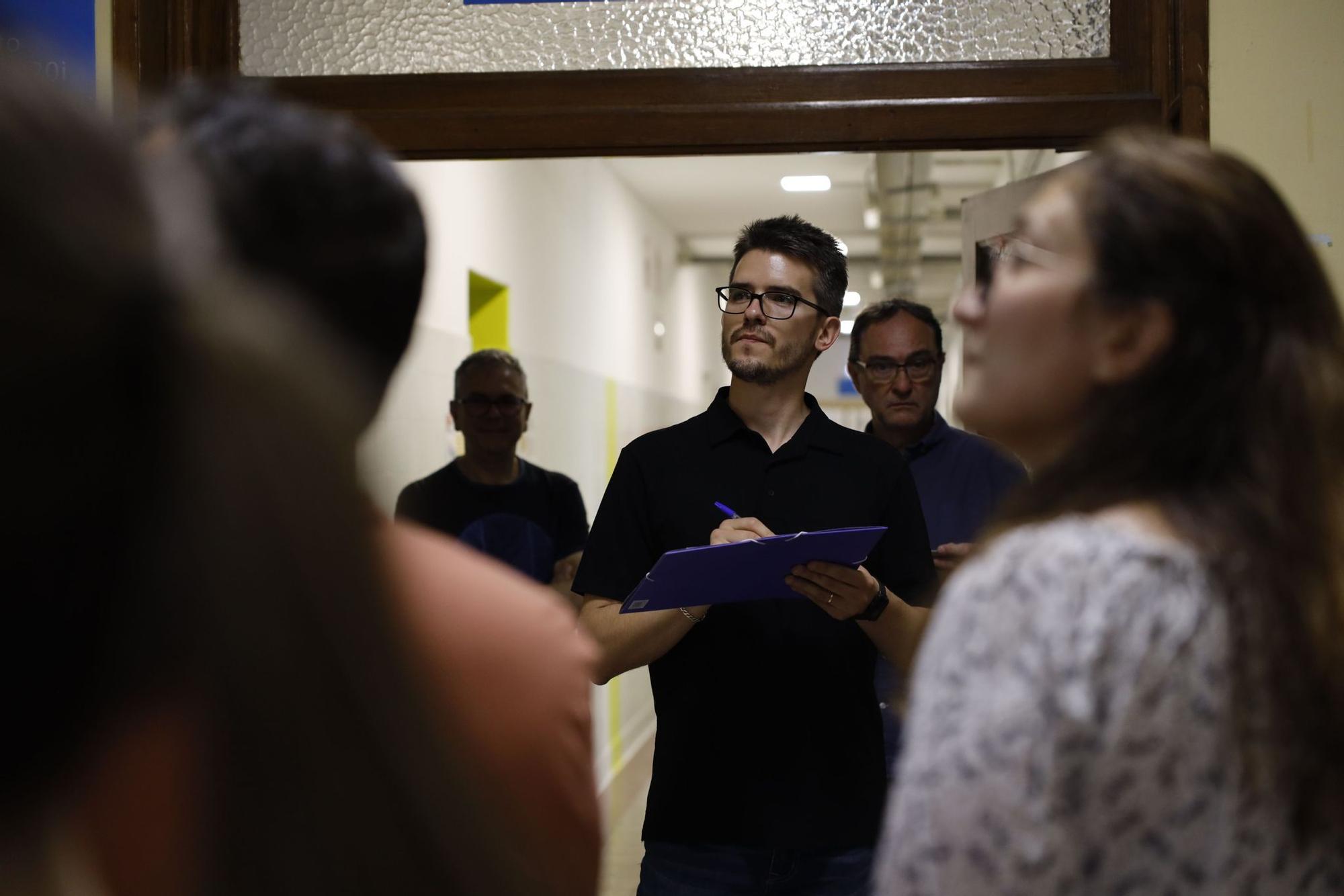 Miles de aspirantes se presentan a las oposiciones de educación