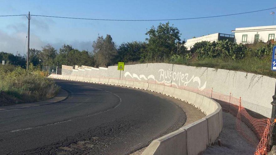 La carretera TF-82 a su paso por Ruigómez, en el municipio de El Tanque.