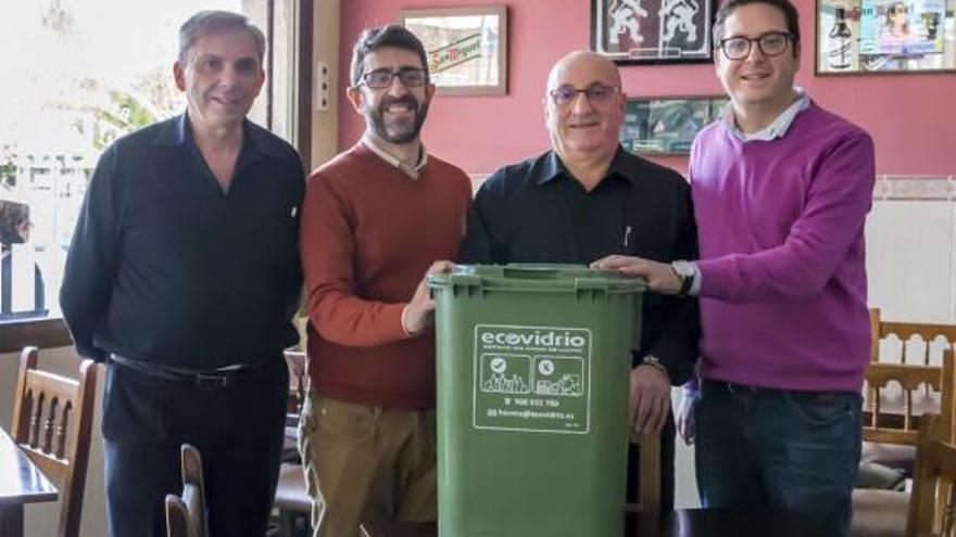 Uno de los contenedores de la campaña de reciclaje.