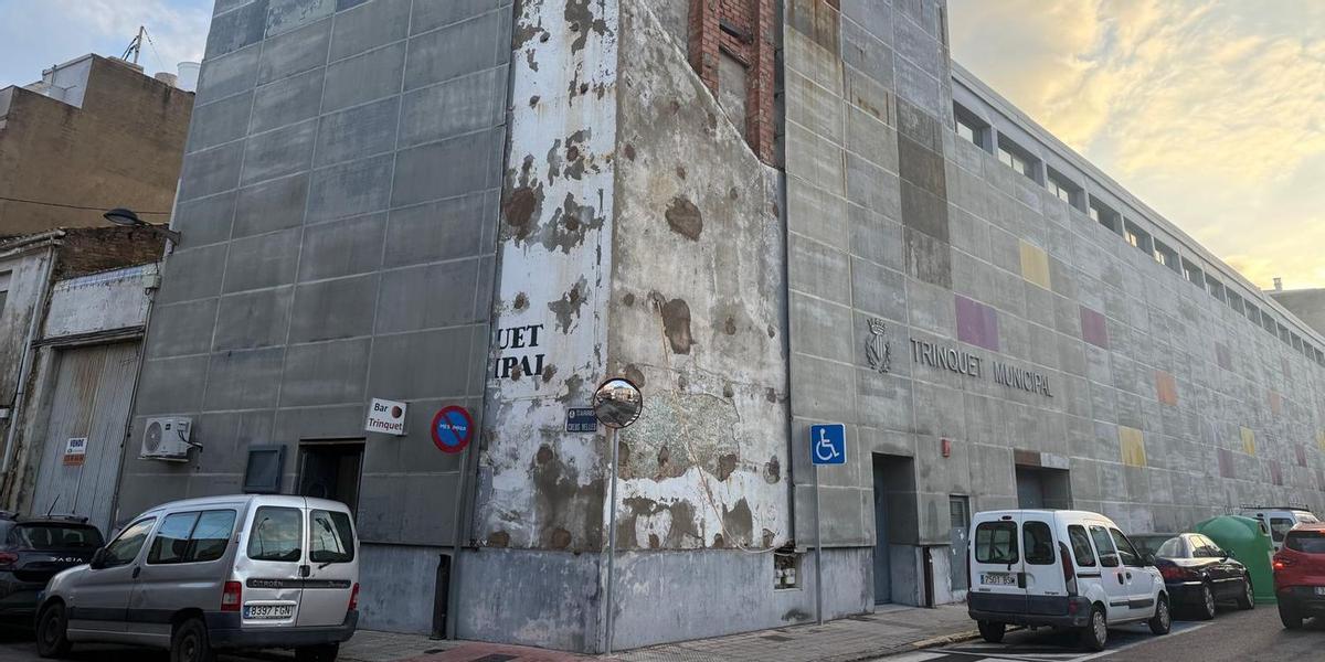 Imagen del estado actual en el que se encuentra la fachada del trinquete municipal de Vila-real.