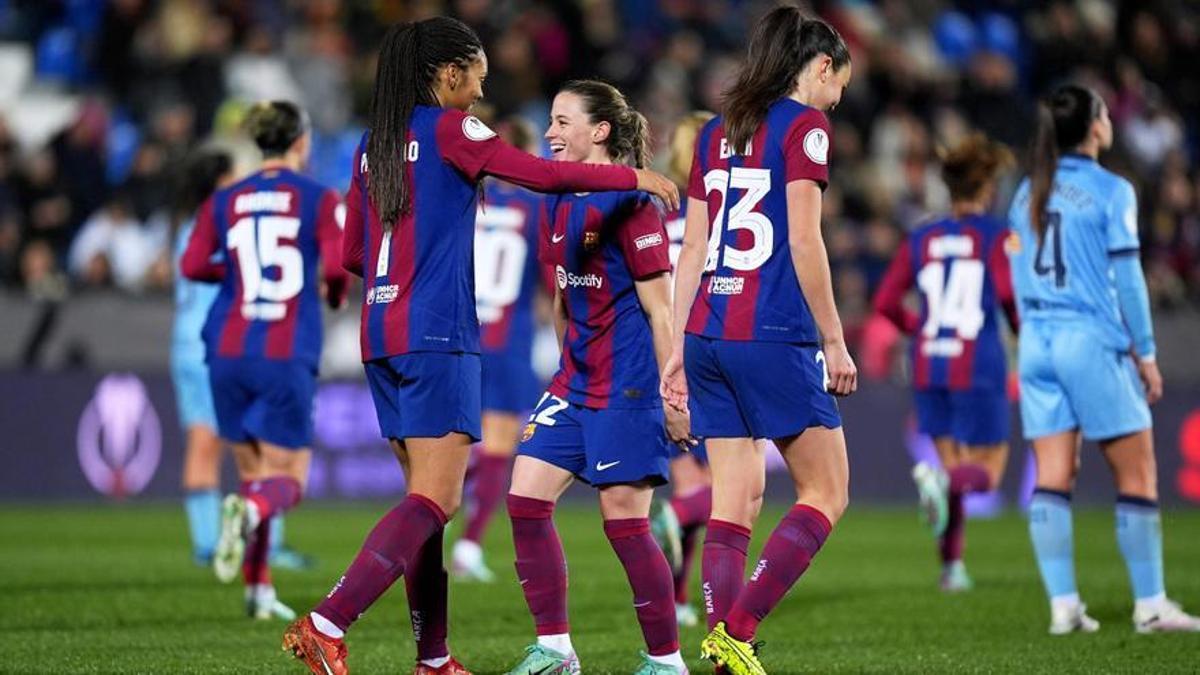 Ona Batlle y Salma Paralluelo celebrando un gol contra el Levante.