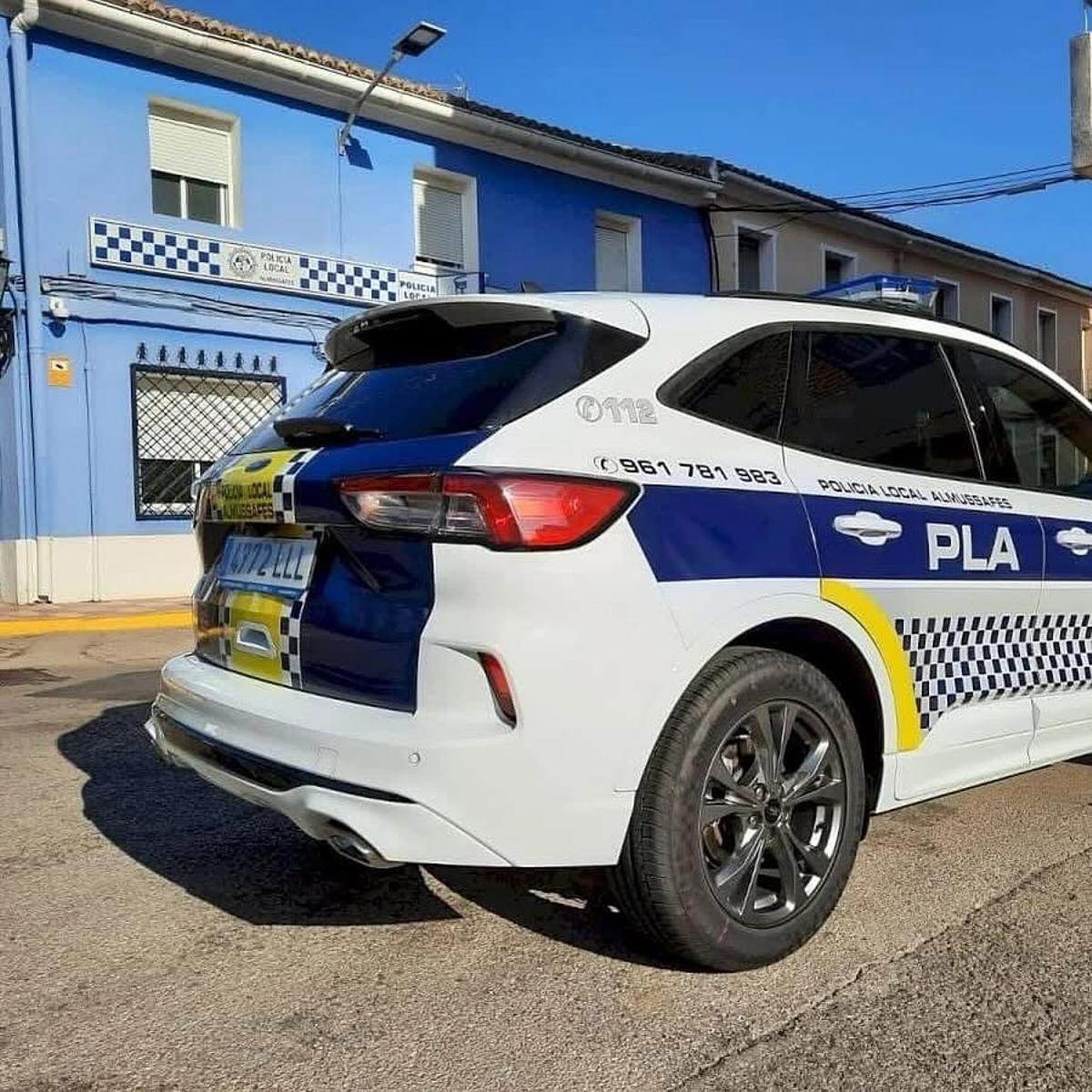 Un coche de la Policía Local de Almussafes, en una imagen de archivo.