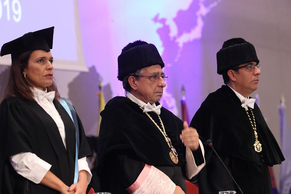 El rector de la Universidad de Málaga (UMA), José Ángel Narváez, defiende el valor de la universidad pública en la apertura del curso académico.